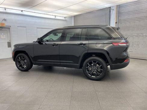 New 2025 Jeep Grand Cherokee Limited image 5