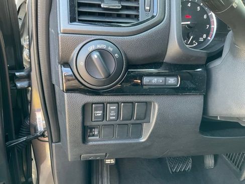 Used 2023 Nissan Titan SV w/ SV Convenience Package RWD image 9