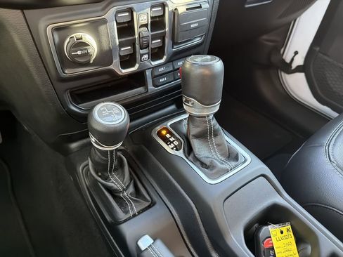 Used 2023 Jeep Wrangler Unlimited Sahara w/ Cold Weather Group image 28