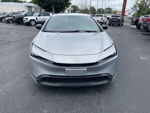 Used 2023 Toyota Prius LE FWD image 2