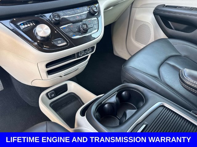 Used 2024 Chrysler Pacifica Touring-L FWD image 27