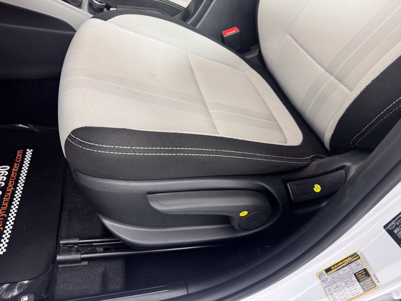 Used 2025 Hyundai Venue SEL FWD image 14