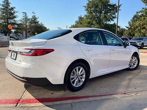 Used 2025 Toyota Camry LE image 6