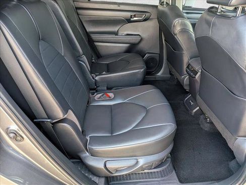 Certified 2021 Toyota Highlander XLE image 22