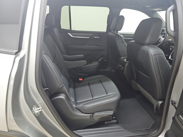 Used 2026 GMC Acadia Elevation w/ Elevation Premium Package FWD image 20