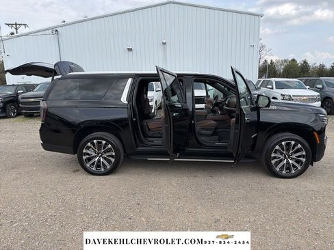 Used 2025 Chevrolet Suburban High Country w/ Sun And Tow Package image 37