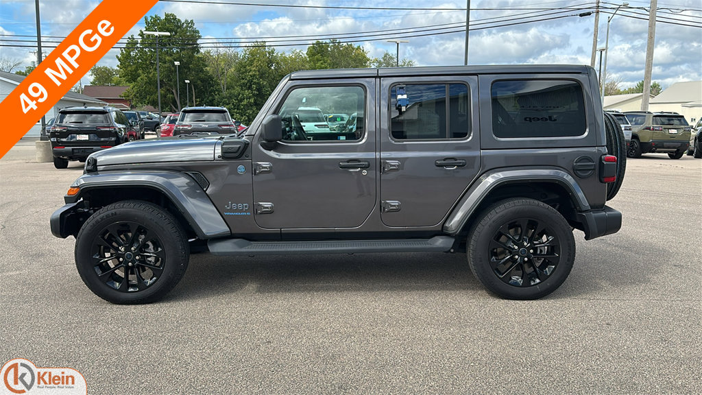 Used 2025 Jeep Wrangler Unlimited Sahara AWD/4WD image 4