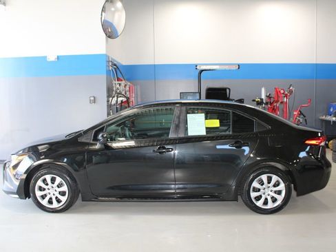 Used 2022 Toyota Corolla LE FWD image 16
