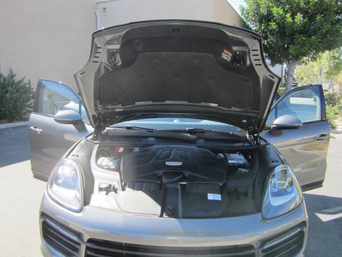 Used 2019 Porsche Cayenne AWD/4WD image 13