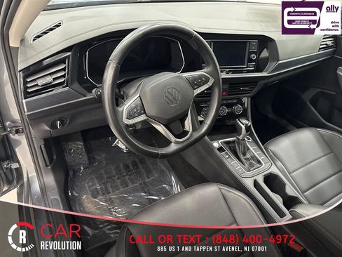 Used 2024 Volkswagen Jetta SE FWD image 14