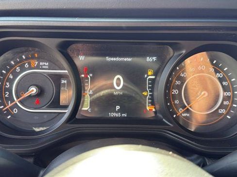 Certified 2026 Jeep Gladiator Mojave w/ Safety Group AWD/4WD image 17