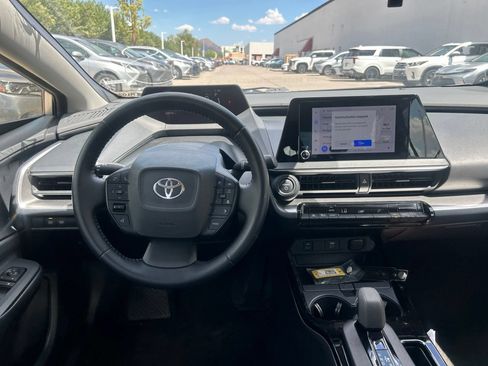 Used 2025 Toyota Prius LE FWD image 8