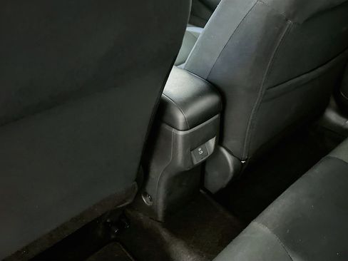 Used 2024 Nissan Versa SV FWD image 27