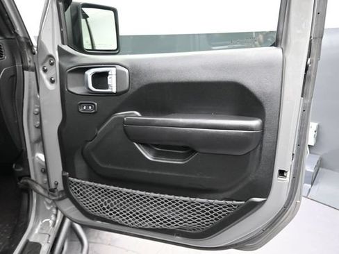 Used 2021 Jeep Gladiator Sport AWD/4WD image 23
