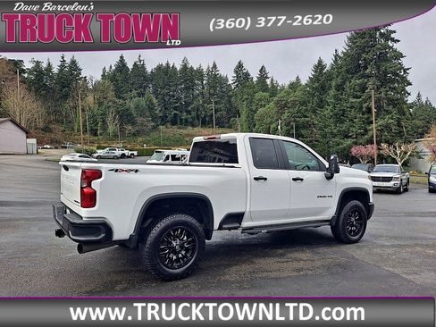 Used 2025 Chevrolet Silverado 2500 Custom w/ Custom Value Package image 3