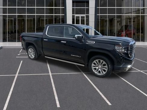 Used 2023 GMC Sierra 1500 Denali w/ Technology Package AWD/4WD image 8
