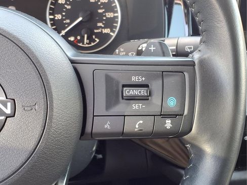 Used 2025 Nissan Pathfinder SV FWD image 17