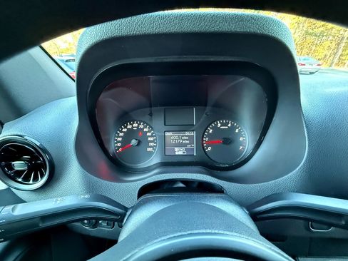 Used 2019 Mercedes-Benz Sprinter 1500 image 16