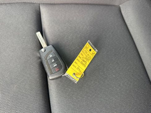 Used 2025 Toyota Corolla LE image 30