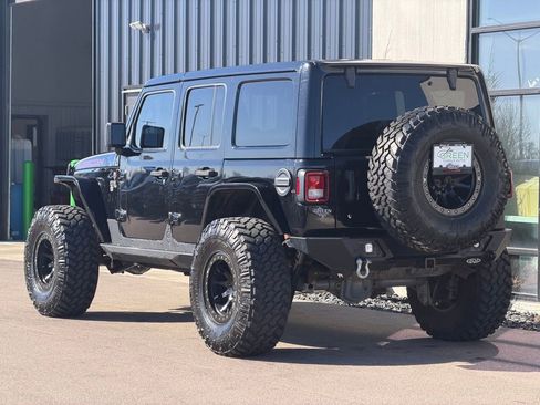 Used 2018 Jeep Wrangler Unlimited Rubicon image 2