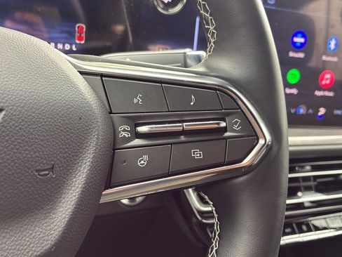 Used 2025 Chevrolet Traverse LT FWD image 35