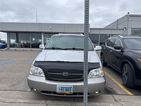 Used 2004 Kia Sedona LX FWD image 2