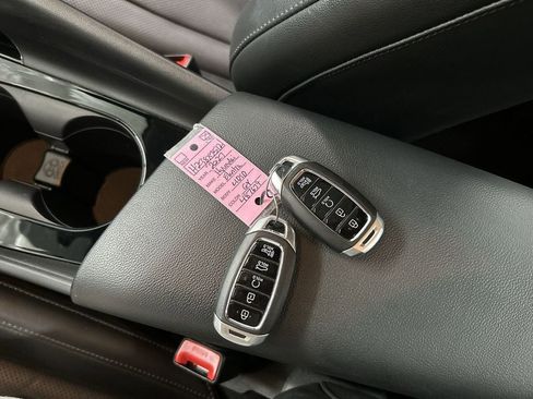 Used 2023 Hyundai Elantra Limited FWD image 12