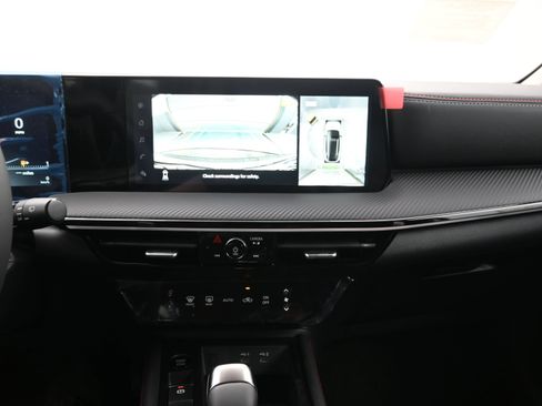 Certified 2025 Nissan Kicks SR FWD image 13