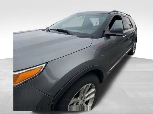 Used 2012 Ford Explorer XLT w/ Class III Trailer Tow Pkg image 2