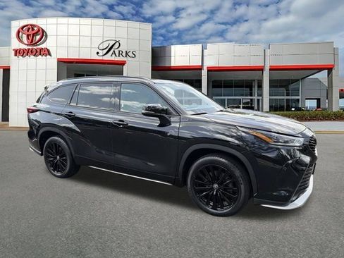 Certified 2025 Toyota Highlander XSE AWD/4WD image 1
