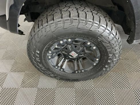 Used 2018 Toyota 4Runner TRD Off-Road Premium image 27