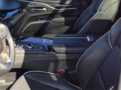 Used 2023 Cadillac Escalade Premium Luxury image 18