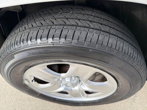 Used 2011 Toyota RAV4 2WD w/ Base L4 Extra Value Pkg image 6