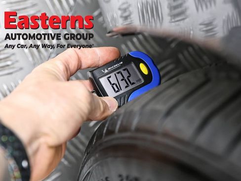 Used 2023 Nissan Versa SV image 28