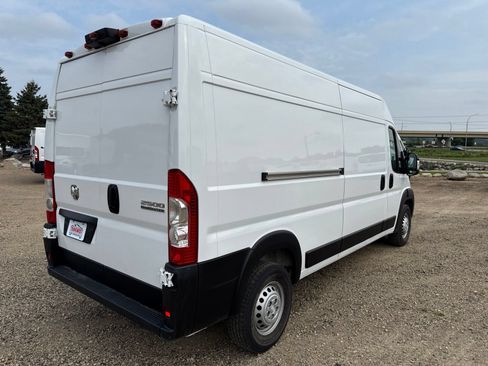 Used 2024 RAM ProMaster 2500 w/ Convenience Group FWD image 3