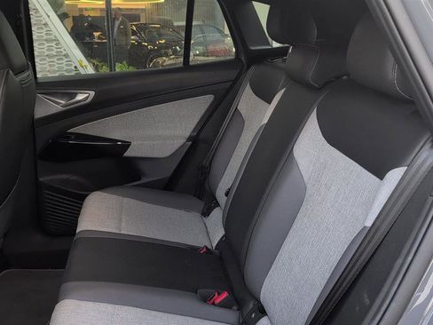 Used 2023 Volkswagen ID.4 Pro image 11