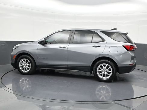 Used 2023 Chevrolet Equinox LS FWD image 2