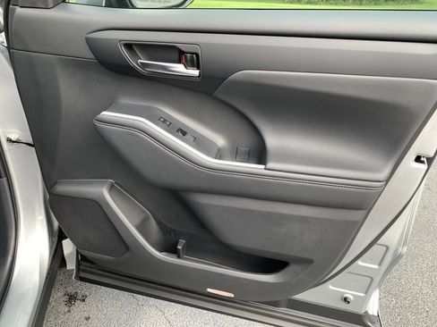 New 2024 Toyota Highlander XLE image 40