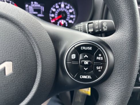 Used 2022 Kia Soul LX image 27