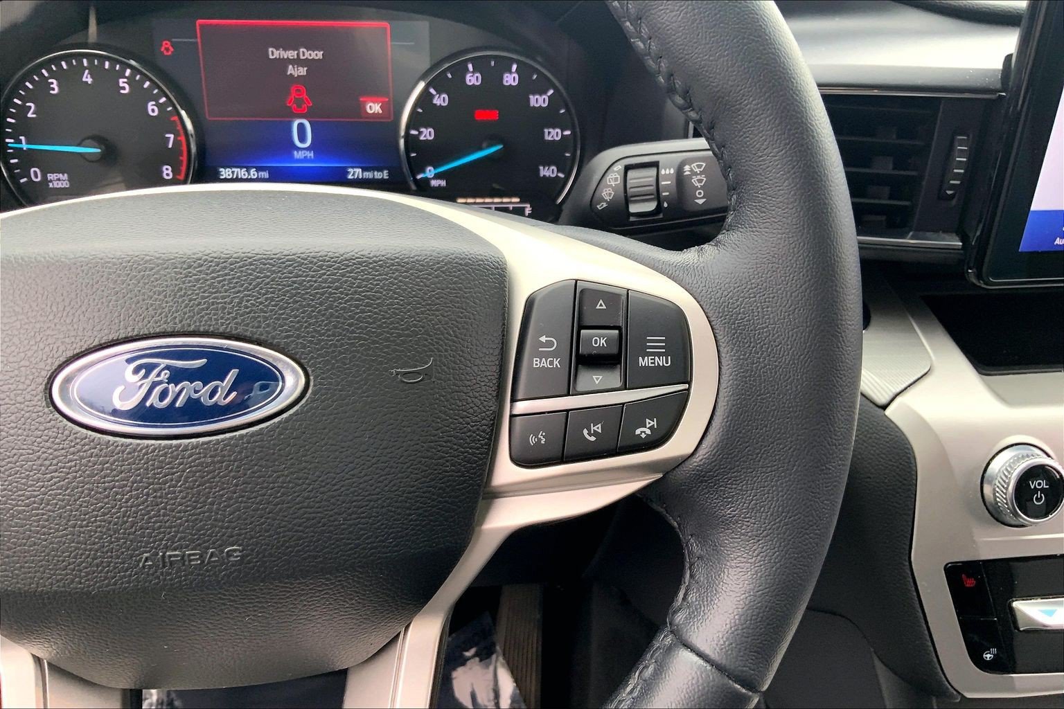 Used 2022 Ford Explorer XLT w/ Equipment Group 202A AWD/4WD image 23