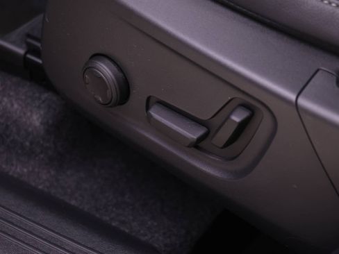 New 2026 Volvo XC40 B5 Core w/ Protection Package Premier image 19