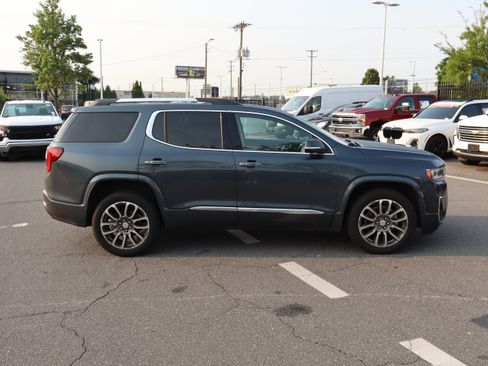 Used 2020 GMC Acadia Denali w/ Technology Package FWD image 11