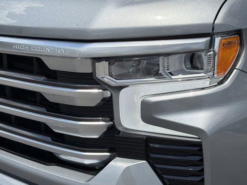 Used 2025 Chevrolet Silverado 1500 High Country w/ High Country Premium Package AWD/4WD image 8