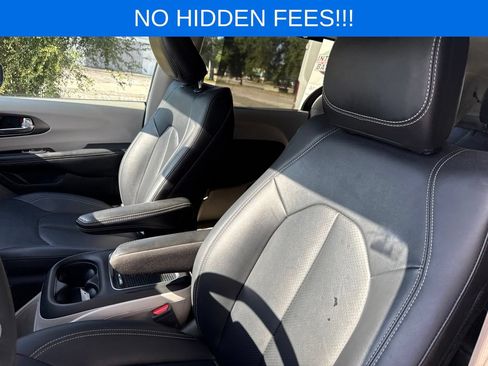 Used 2024 Chrysler Pacifica Touring-L FWD image 10