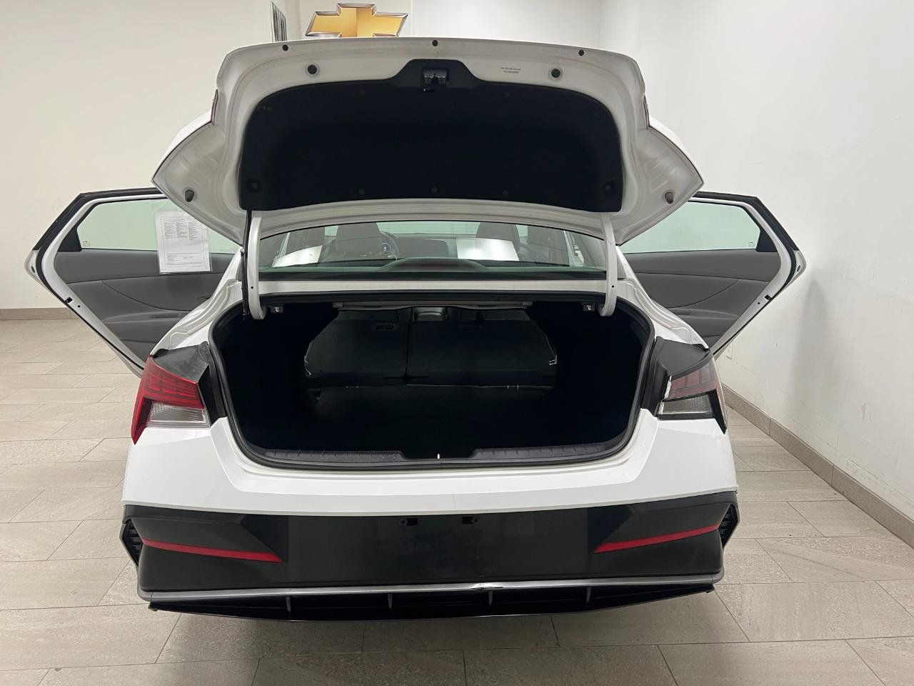 Used 2025 Hyundai Elantra SEL FWD image 52