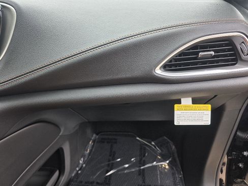 New 2026 Chrysler Pacifica Pinnacle image 37