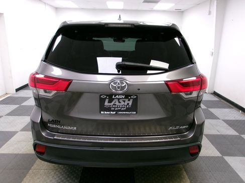 Used 2018 Toyota Highlander XLE AWD/4WD image 15
