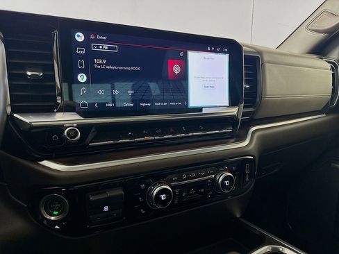 Used 2022 GMC Sierra 1500 SLT w/ SLT Convenience Package image 17