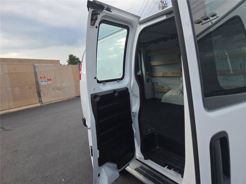 Used 2024 GMC Savana 2500 w/ Driver Convenience Package RWD image 22