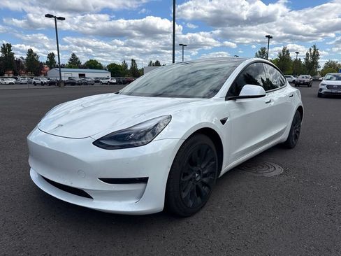 Used 2021 Tesla Model 3 Standard Range Plus RWD image 3